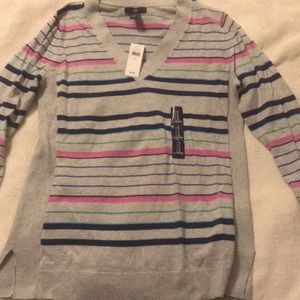 NEW GAP V Neck sweater
